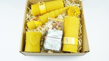 Zestaw pięciu świec z wosku pszczelego + herbata