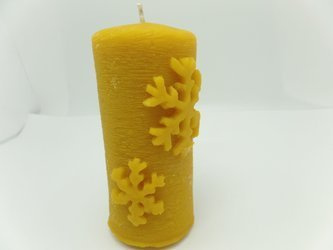 Świeca walec z płaktami śniegu z wosku pszczelego