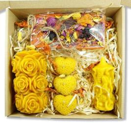 Zestaw walentynkowy - "Kwitnąca miłość" zestaw pięciu świec z wosku pszczelego + tablica zapachowa